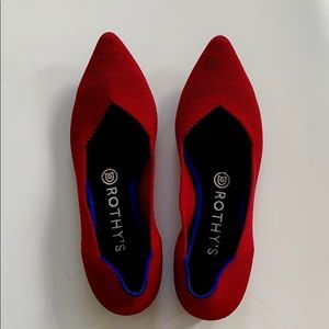 Rothys Point in Chili Red